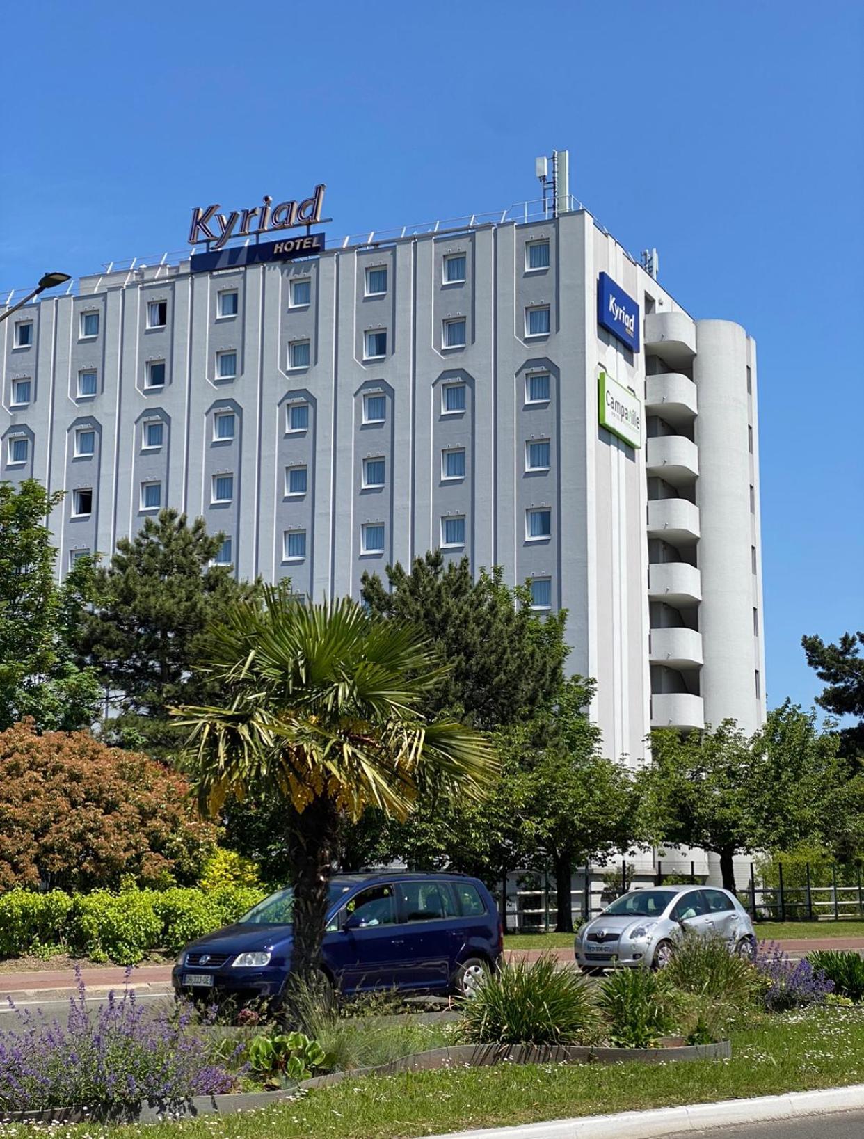 Kyriad Le Blanc-Mesnil Bagian luar foto